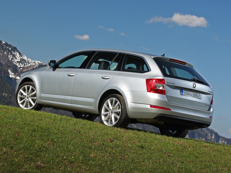  Skoda Octavia Combi 4x4 2013 года  (фото 17 из 23)